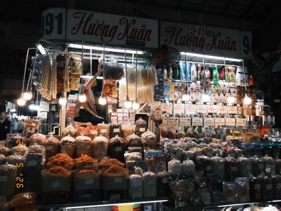 Bàn ăn tại Cafe Nâu